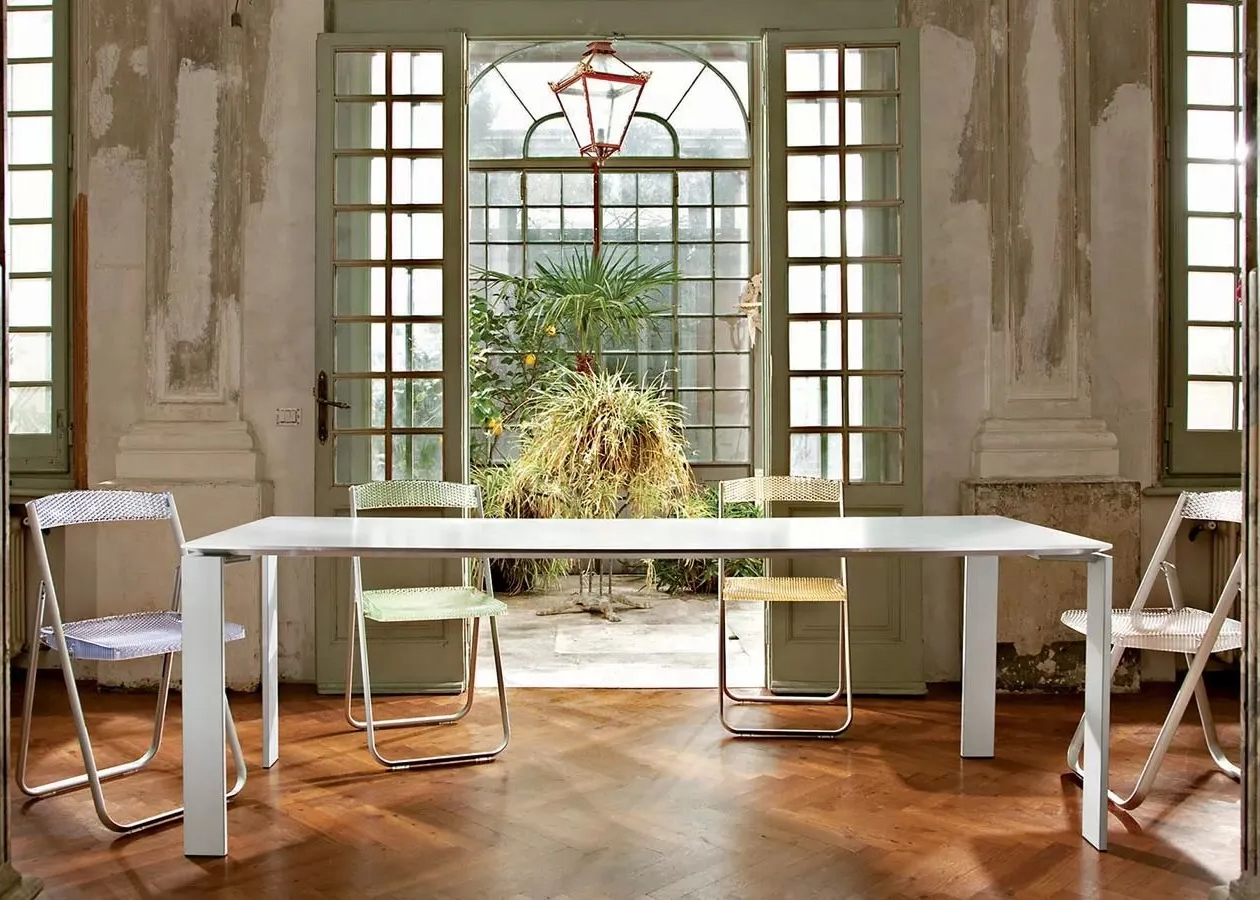 tavoli-kartell_oit_139057.jpg